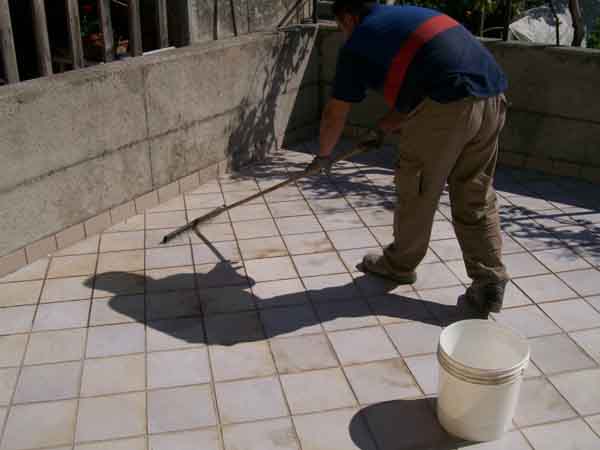 YDRO-TERRAZZA impermeabilizzante liquido per terrazze e balconi con fessurazioni (evita la demolizione)
